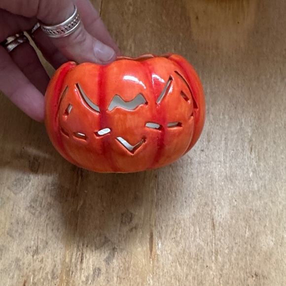 Halloween Pumpkin Ceramic Plate Pumpkin candle holders and candy corn tea light - Picture 4 of 7